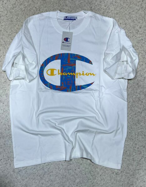 T-shirt Adidas moderne