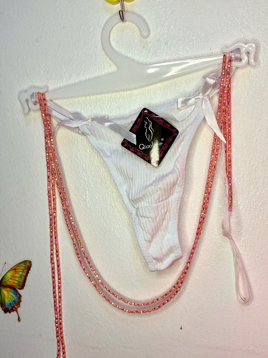 String sexy avec perles
