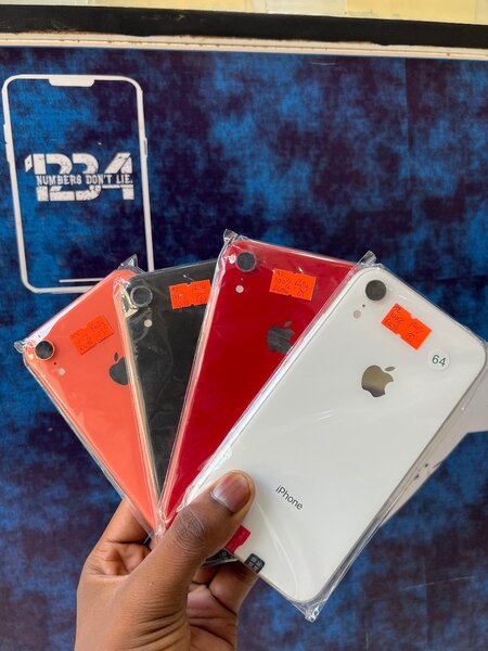 iPhone XR 64gb uk  product fully function comes with a cable