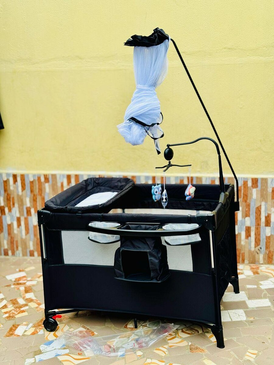 Lit parapluie bébé portable avec moustiquaire