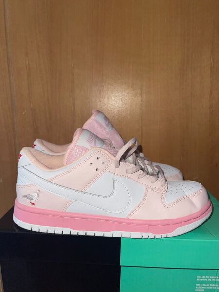 Nike pink dunks dove