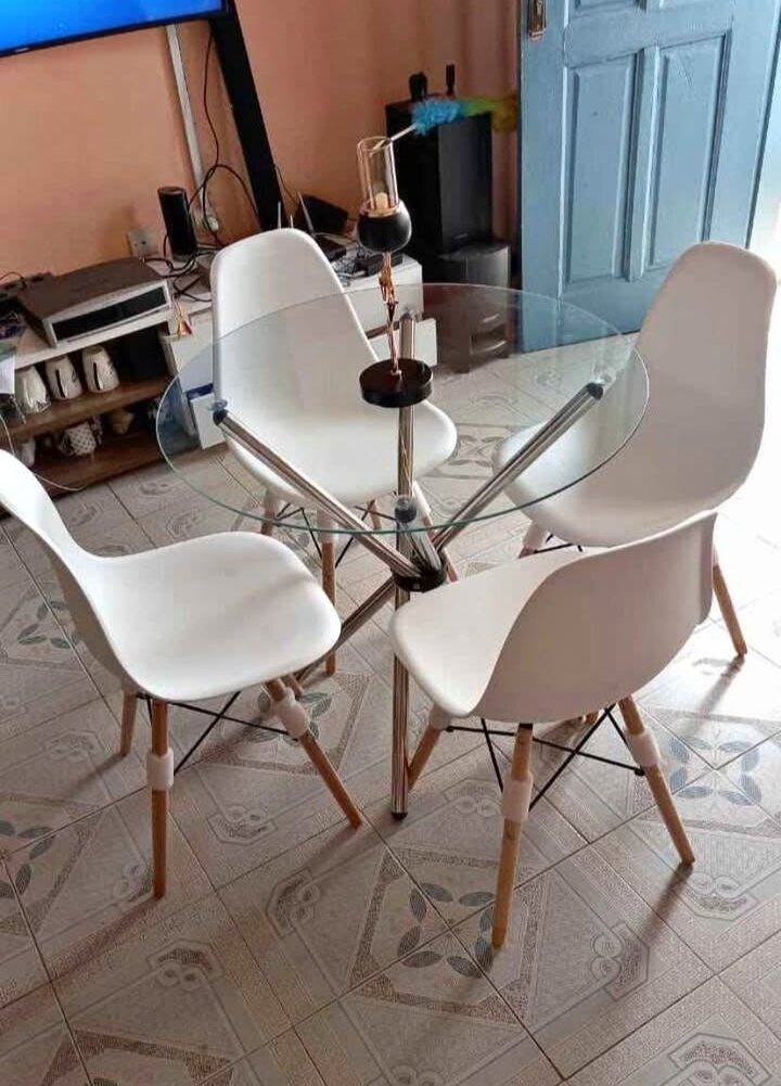 Table à manger ronde moderne