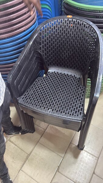 Chaises Empilables en Plastique