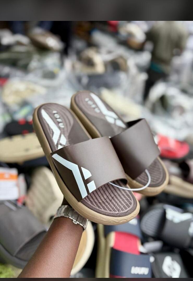 Claquettes élégantes pour hommes