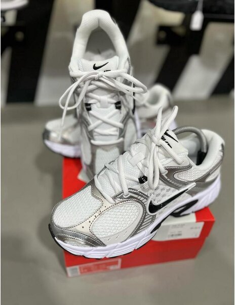 Nike Sneakers Blanches