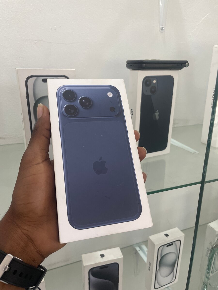 iPhone 17Pro Max Bleu