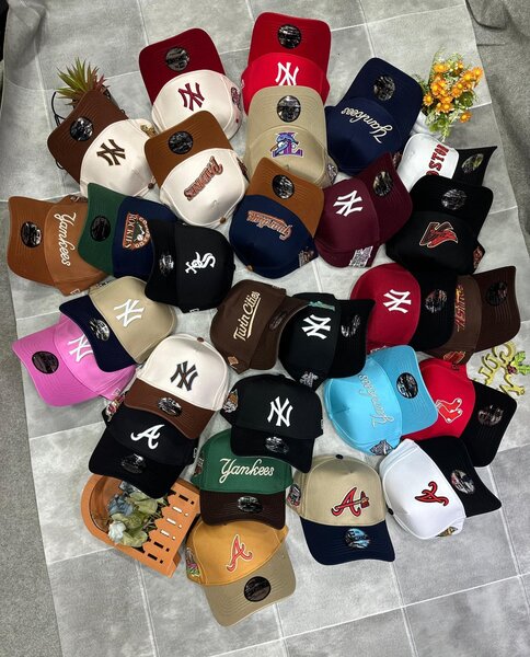 Casquettes de baseball variées
