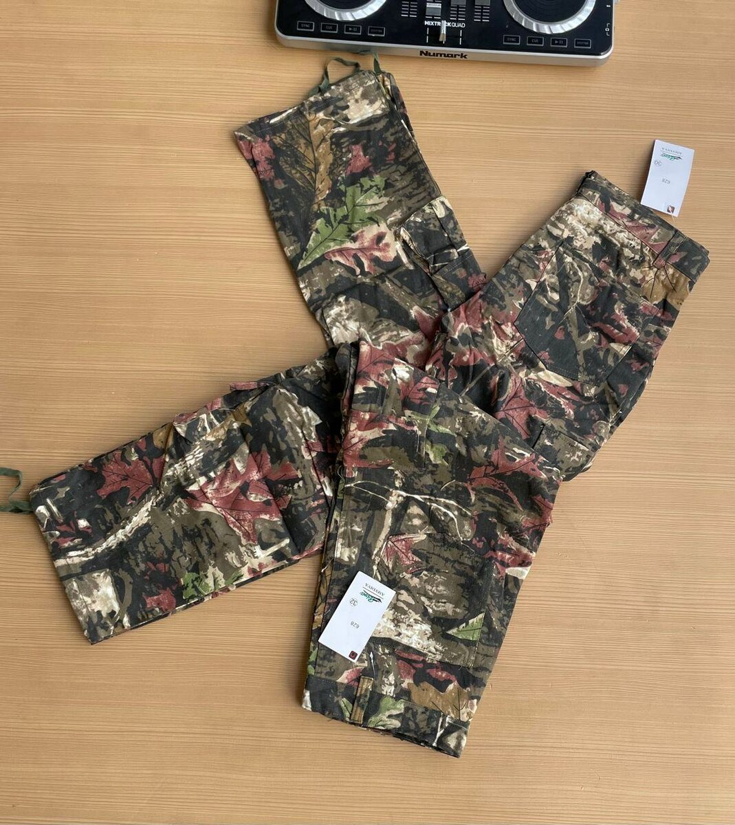 Camouflage baggy jeans
