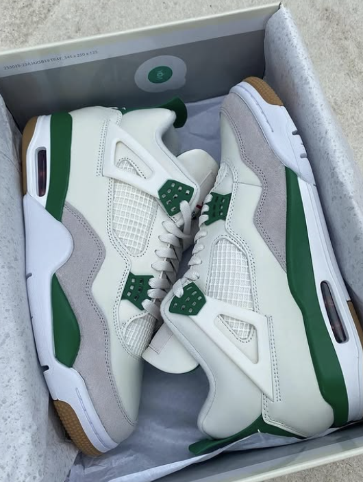 Air Jordan 4 pine green