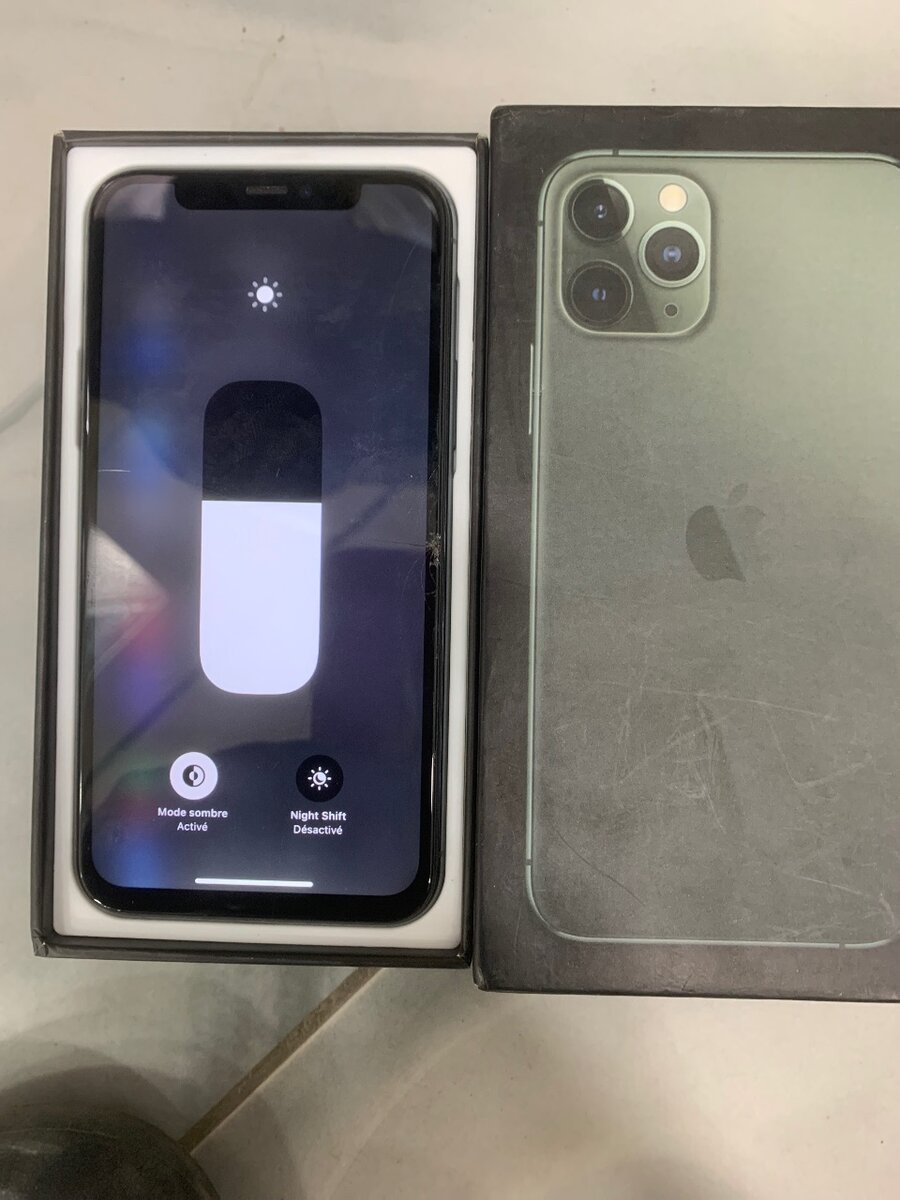 iphone 11 pro 64g écran peu fissuré sans id prix: 90.000f