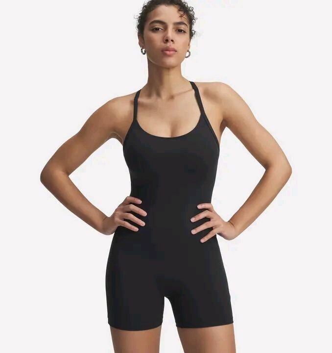 Combinaison sportive femme élégante