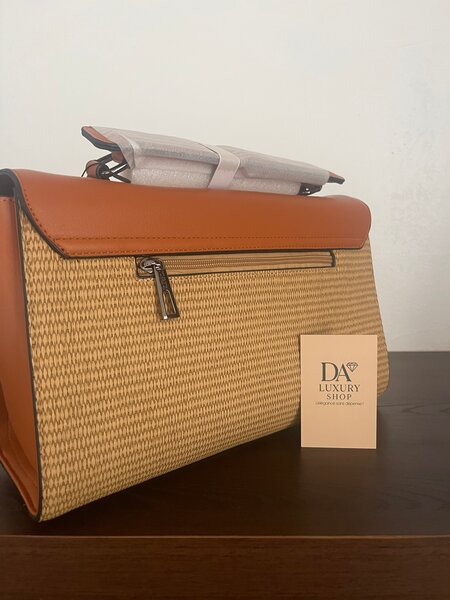 Sac à main en cuir et raphia