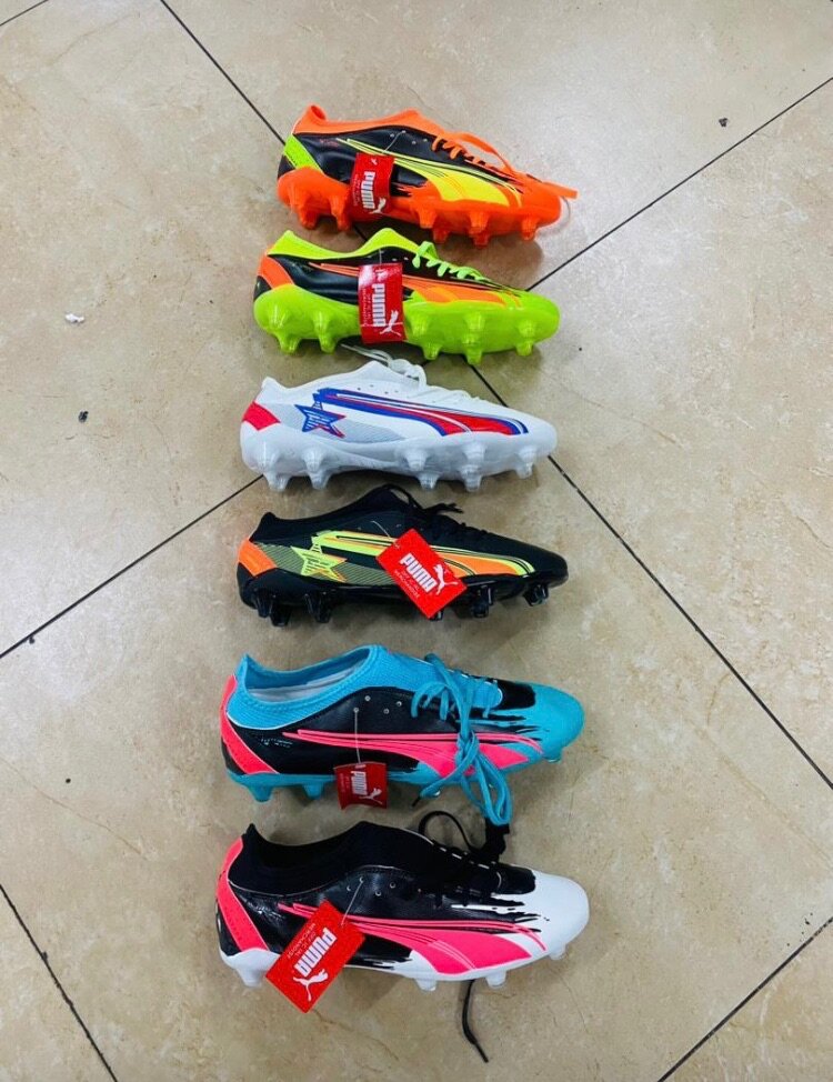 Soccer shoes