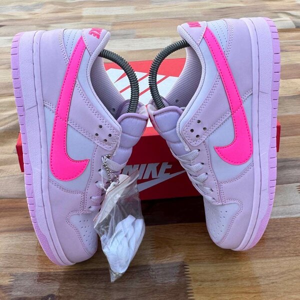 Baskets roses Nike élégantes