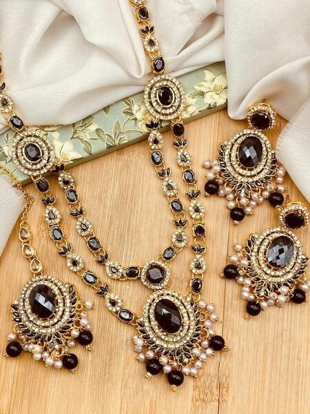 Ladies wedding set Necklace and earrings