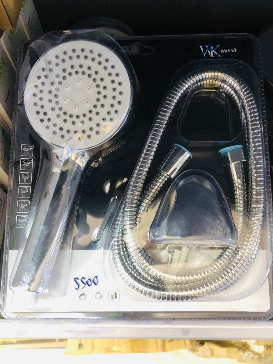 ensemble de douche trois pièces.