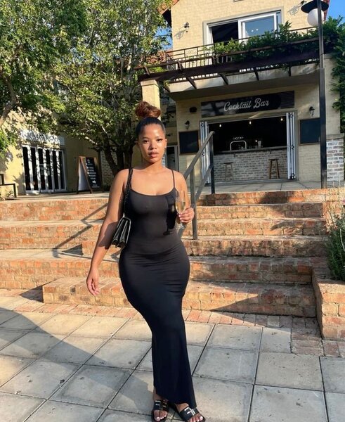 Robe longue noire élégante