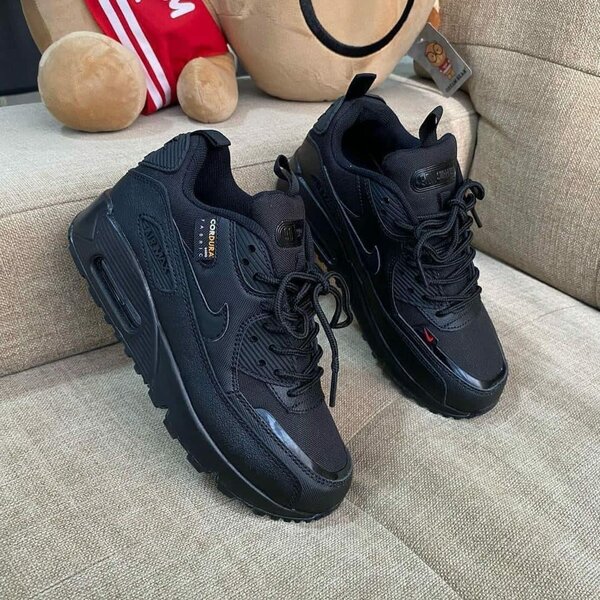 High quality and comfortable sneakers Nike black