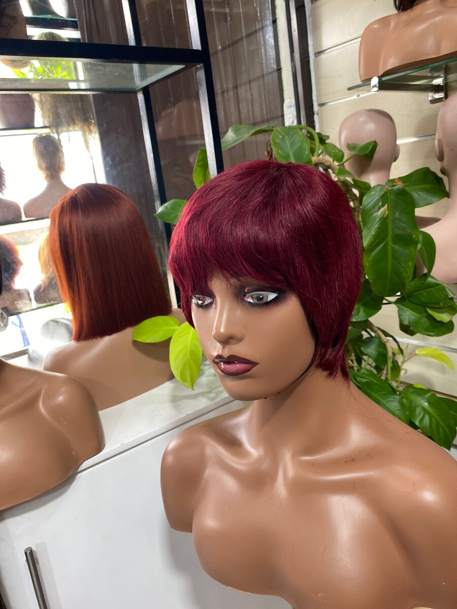 Perruque courte bordeaux