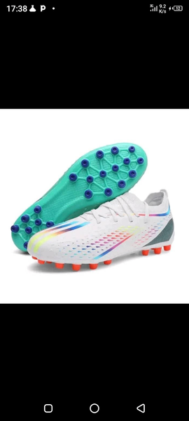 Chaussures de Football Adhérentes