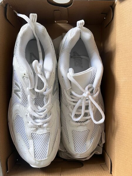 Baskets blanches en maille respirante