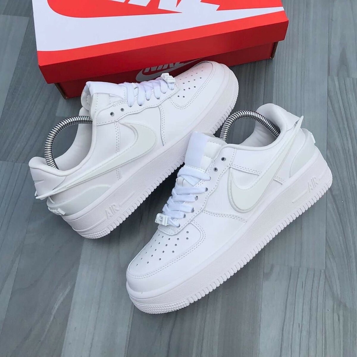 NIKE AIRFORCE CLASSIC ALL WHITE