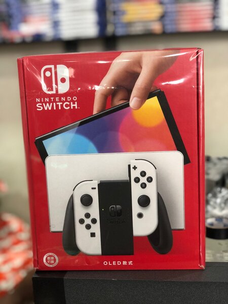 Nintendo Switch OLED Neuve avec Accessoires en promo