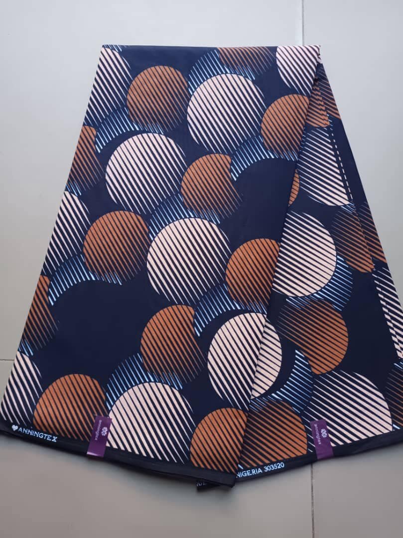 Fabric with a dark blue print of 6 meters