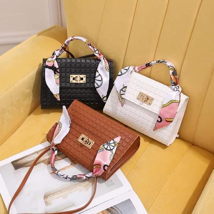 Stylish women's handbag