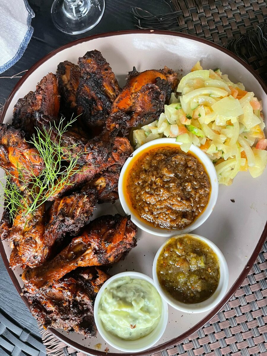 Poulet braisé avec Attieké