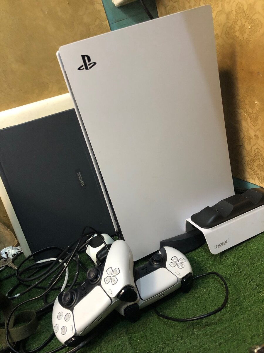 Ps5 casie neuf pas De jeux exclus disponible avec deux manet