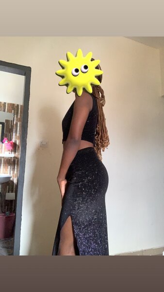 Robe longue noire à paillettes