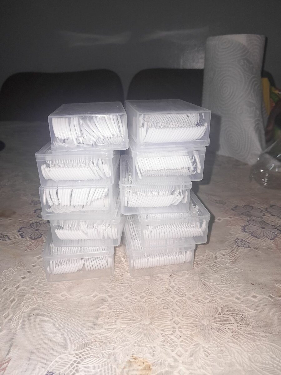 Fil dentaire avec cure-dents