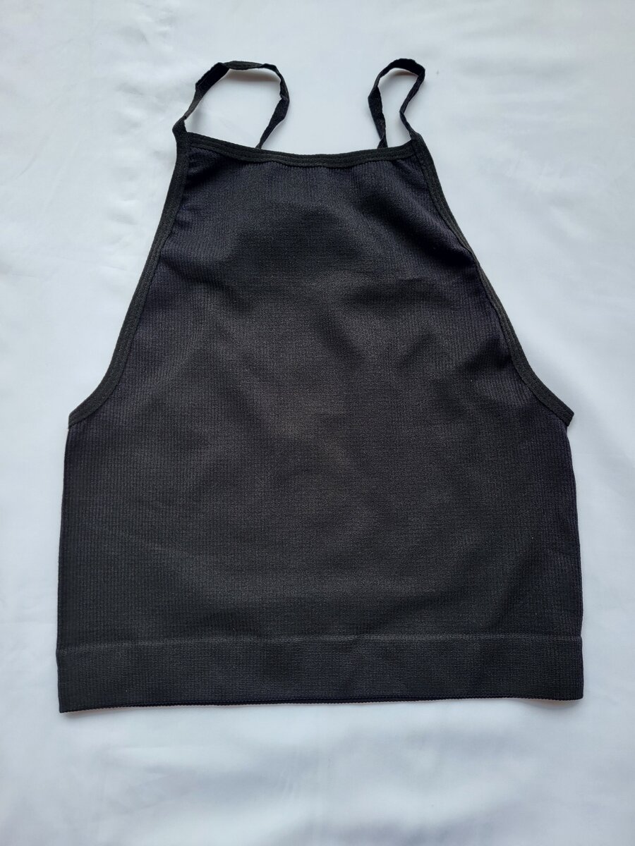 Haut noir bras mince