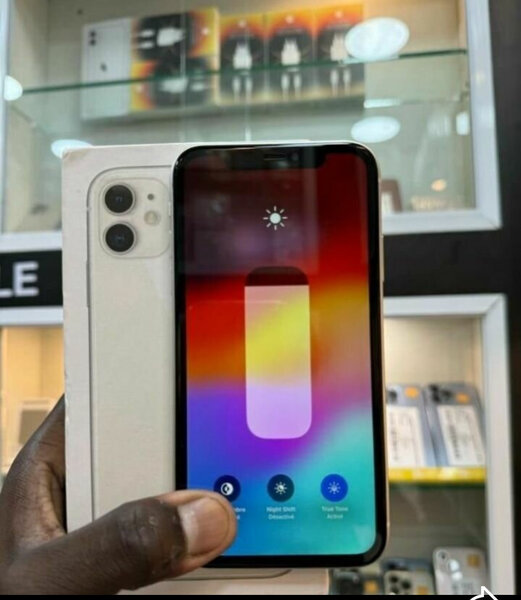 iPhone 11 - Écran 6,1 pouces