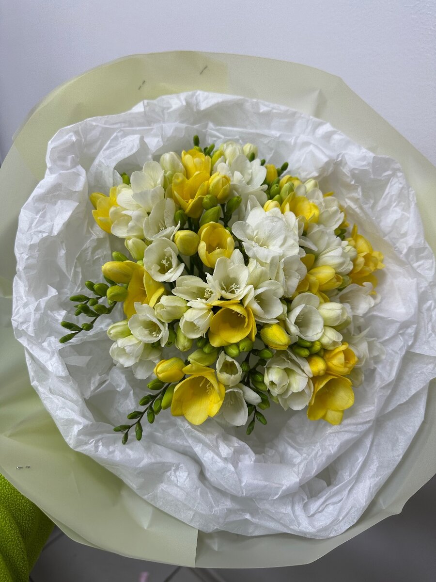 Все цветы срезка( розы , спрей розы , хризантемы)и в горшках