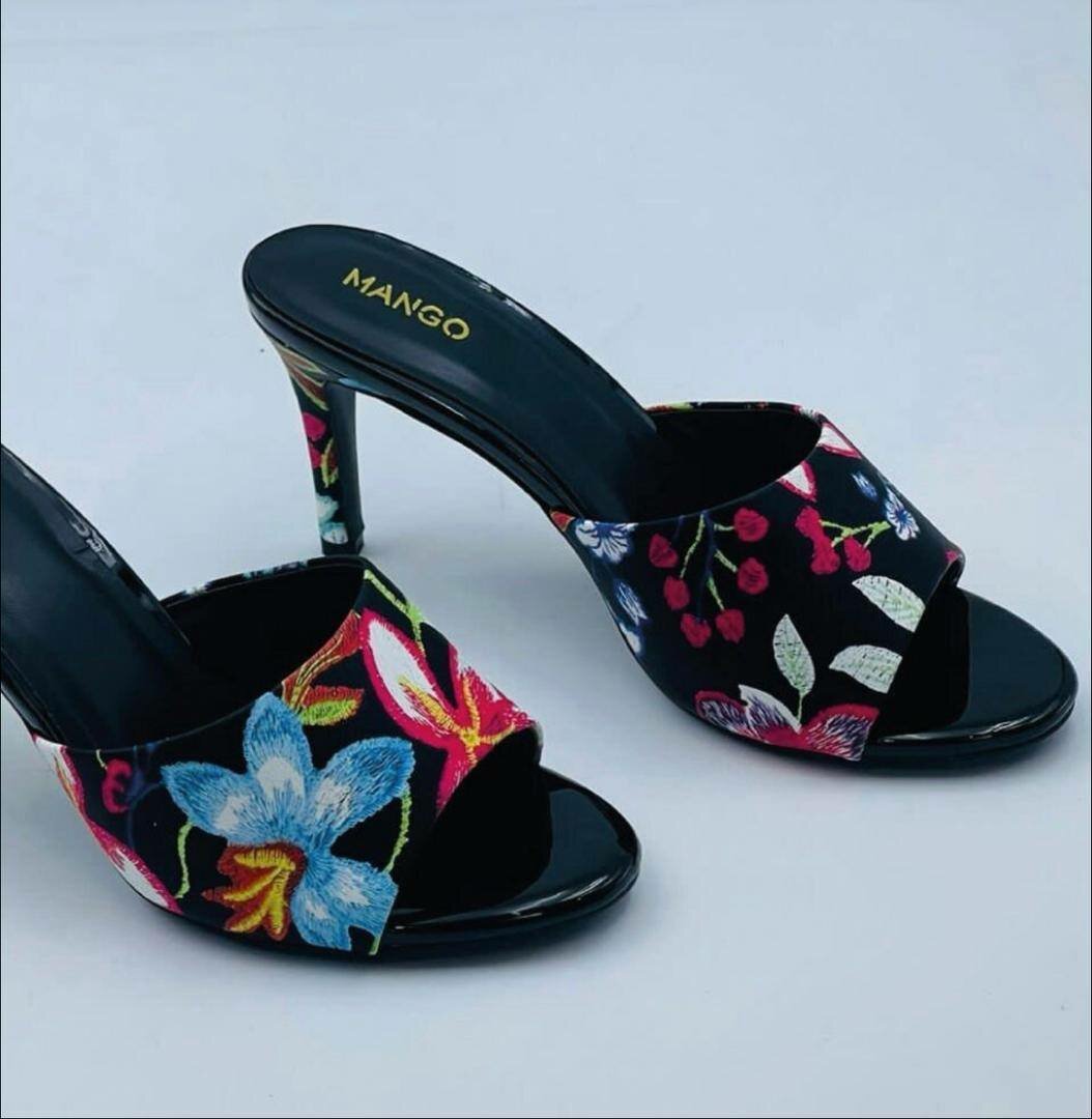 Sandales à talons fleuries femme