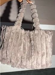 Sac fourrure doux et chic