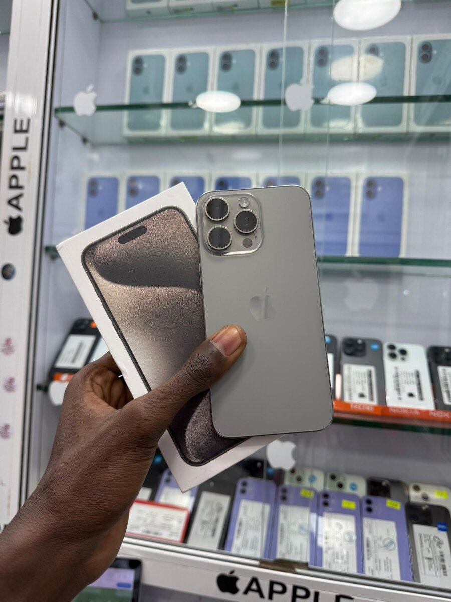 Disponible 15 Pro max 256go