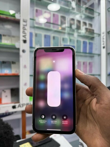 iPhone 11 64go quasi neuf