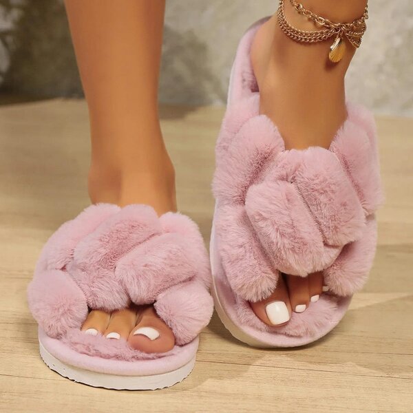Chaussons peluche femme