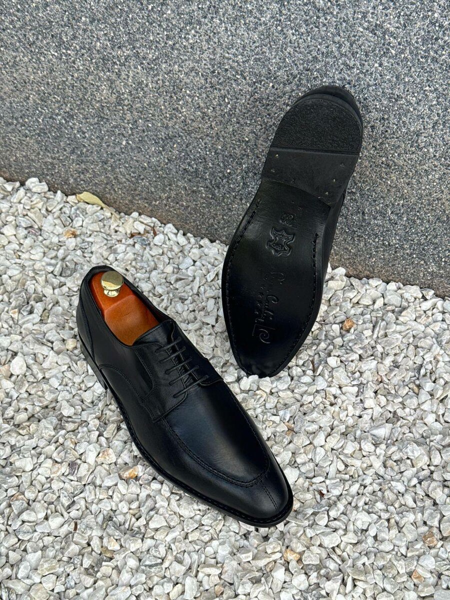 Chaussures habillées en cuir noir