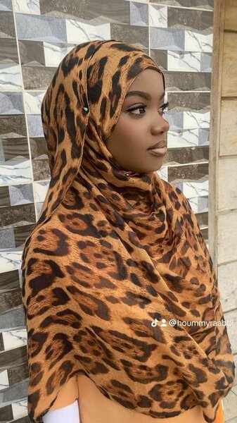Hijab à motifs léopard