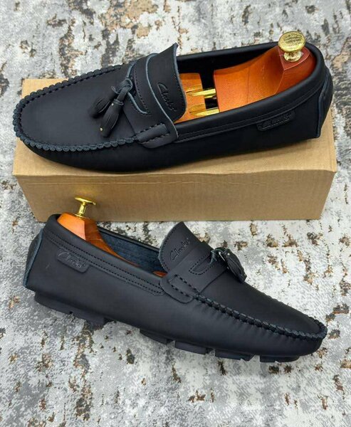 Mocassins en cuir noir élégants