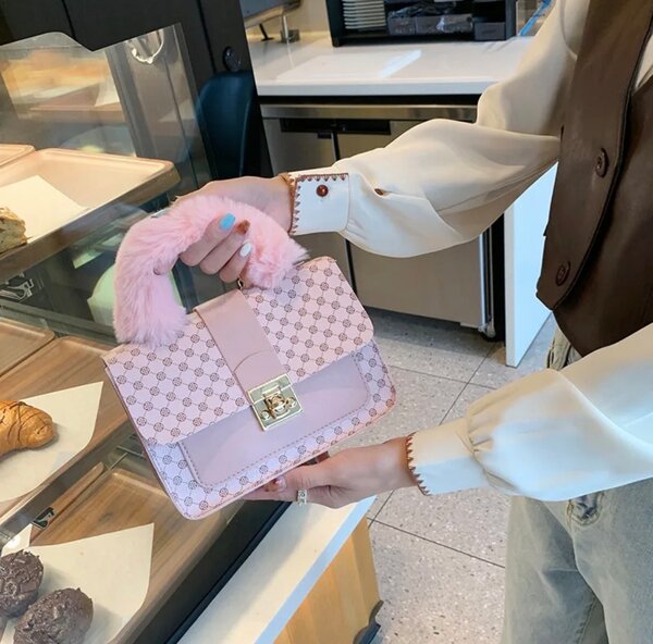 Sac à main en fourrure chic