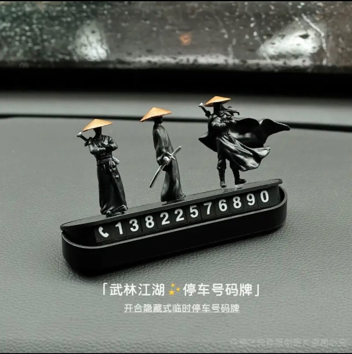 Фигурка древнего самурая для салона автомобиля.