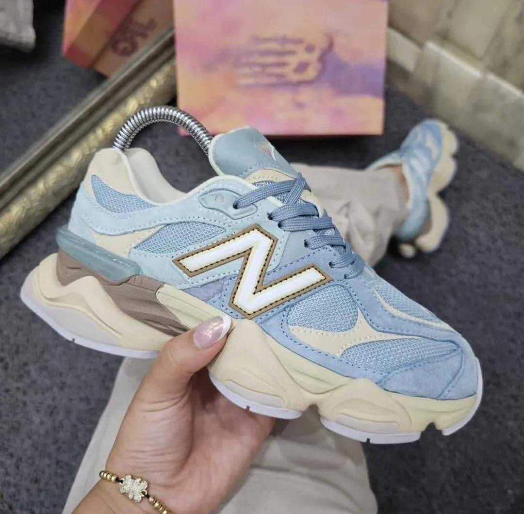 NEW BALANCE SNEAKER