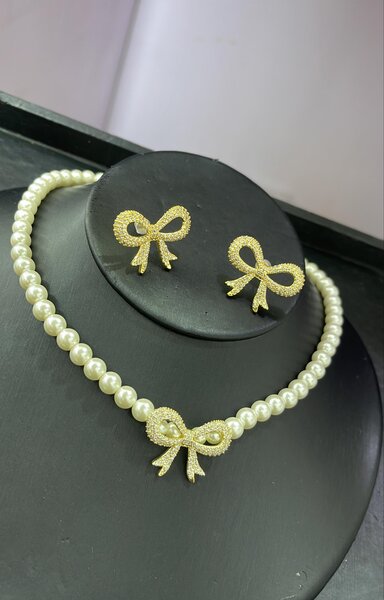 Pearl necklace set