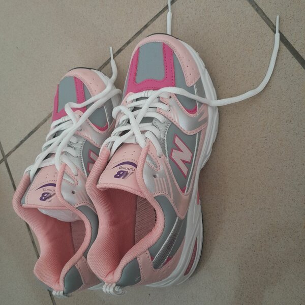 Sneakers rose et grises