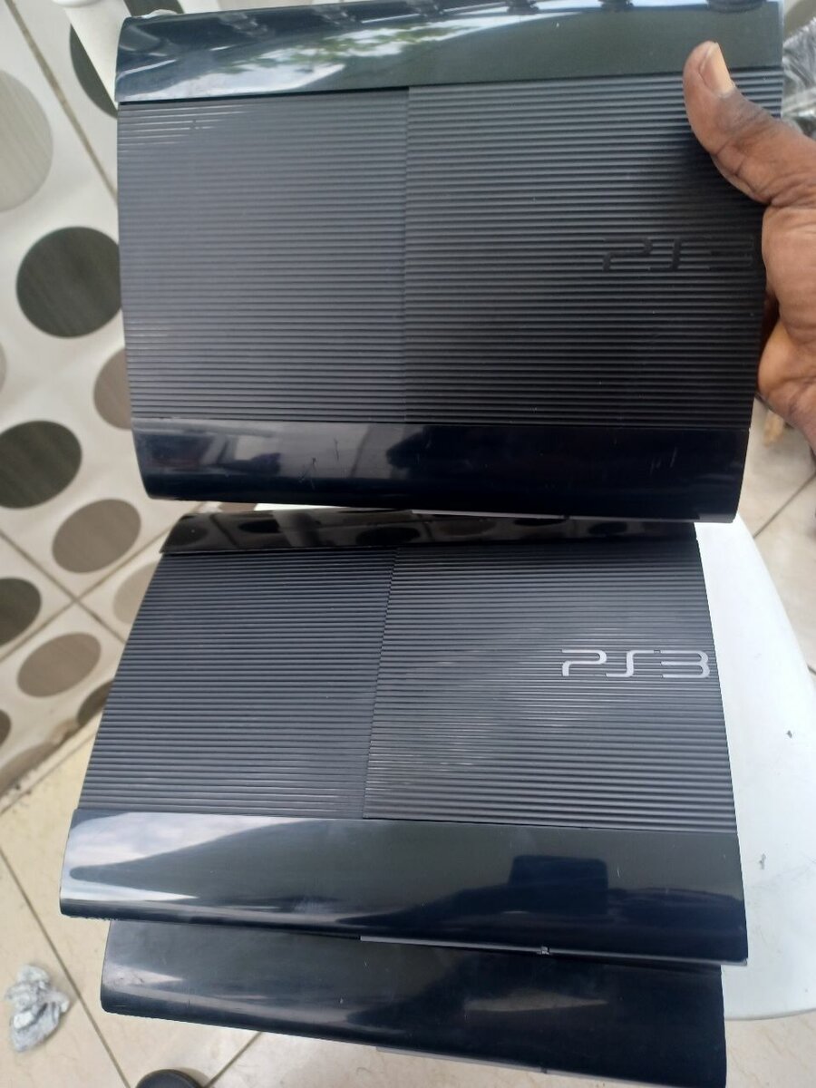 Ps3 ultra slim  craque 25 jeux